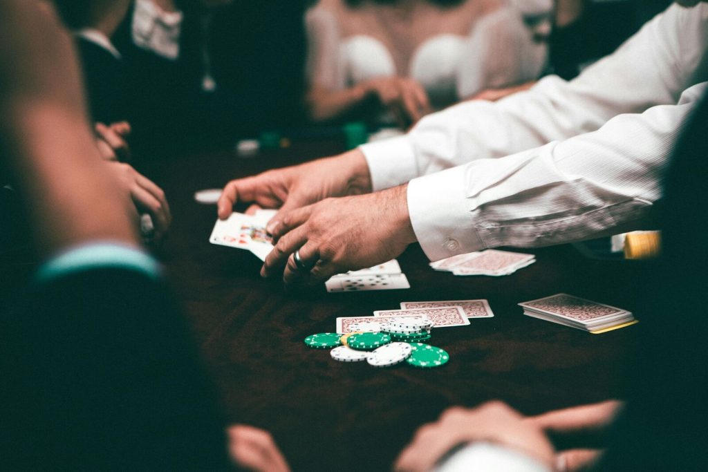 Najgore blackjack odluke, blackjack, dijeljenje, karte