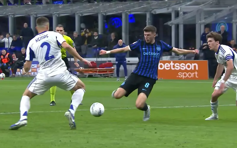 Petar Sučić u akciji za talijanski Inter